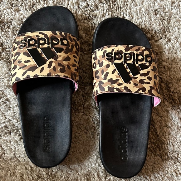 New Adidas animal print slides big girl 5, woman 7 - Picture 1 of 4